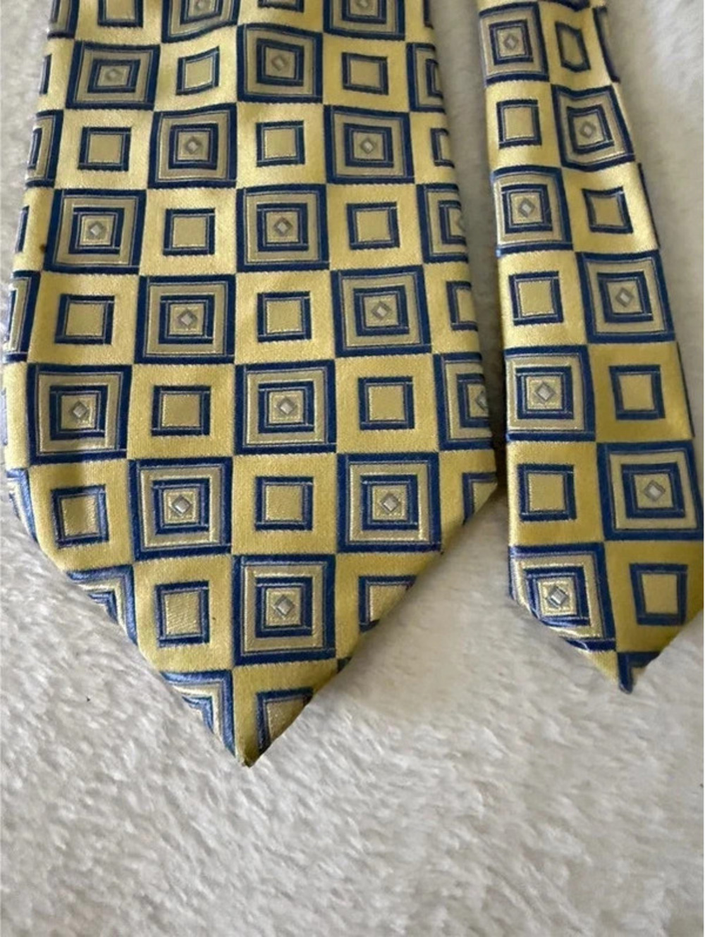 Donald J Trump Signature Collection 100% Silk Tie Yellow Blue Geometric
